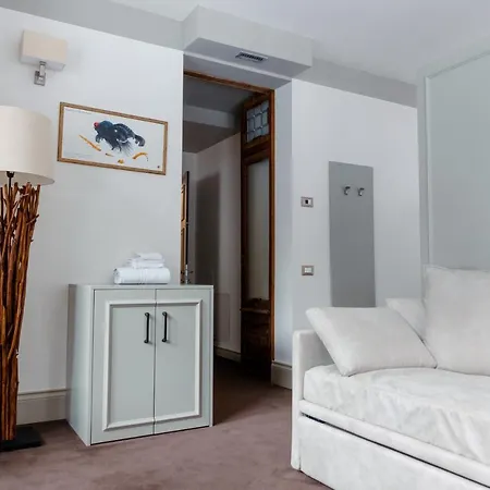 Hotel &