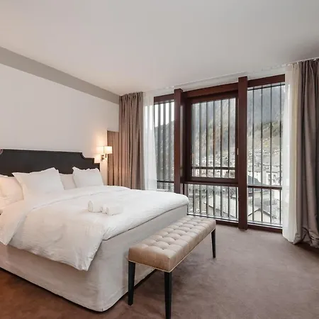 Hotel &