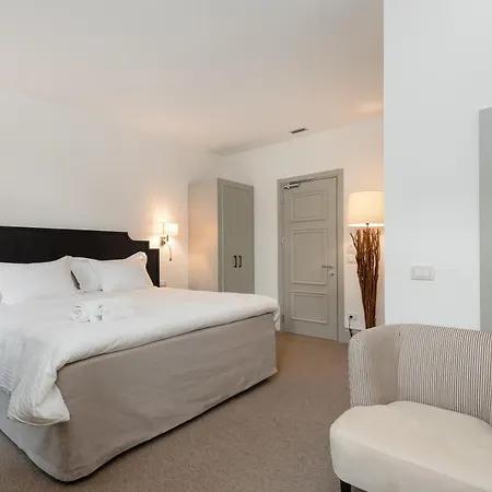 Hotel &