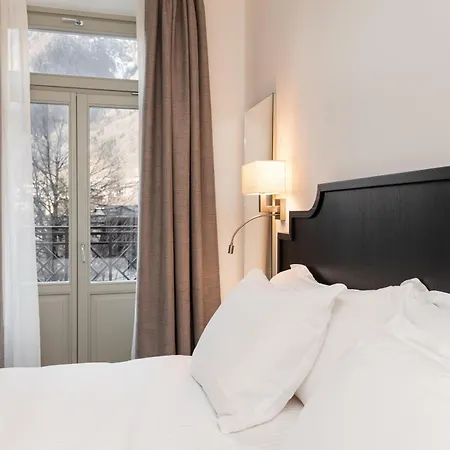 Hotel & 4*